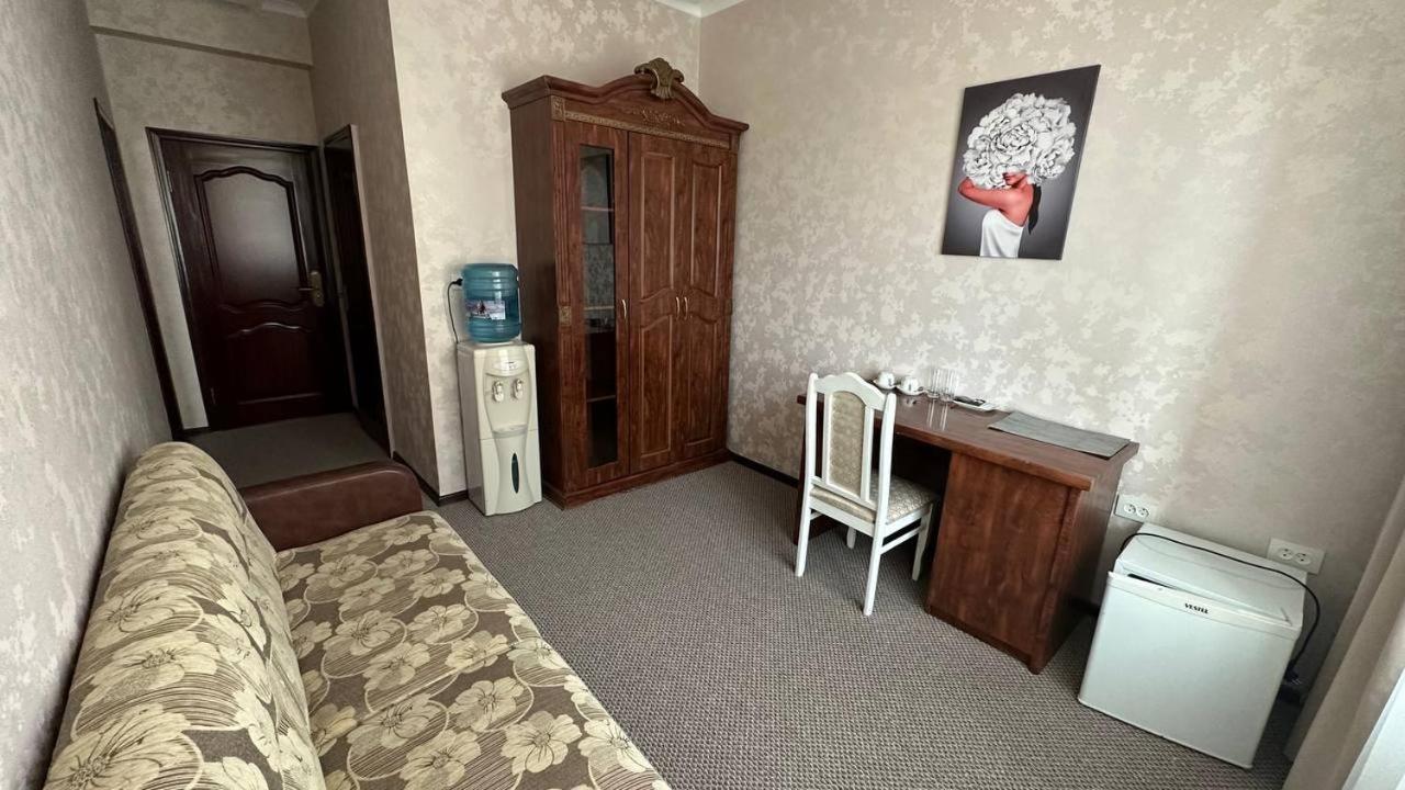 Altyn Adam Hotel Petropavlovsk Esterno foto