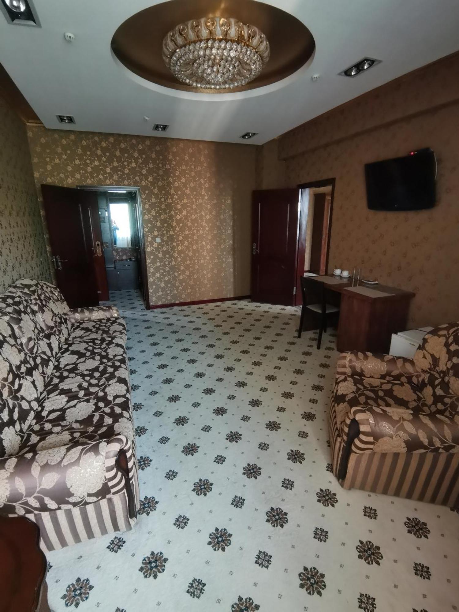 Altyn Adam Hotel Petropavlovsk Esterno foto